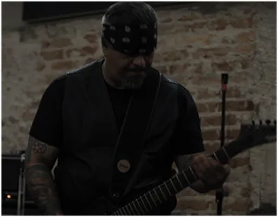 Dedé Moreira tocando guitarra